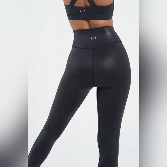 TLF Diamond Black Chrome Sports Bra and Leggings - Picture 4 of 15